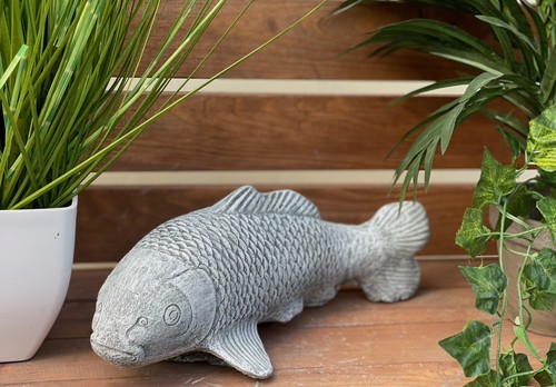 Frostfeste steinfigur koi - steinfigur,
